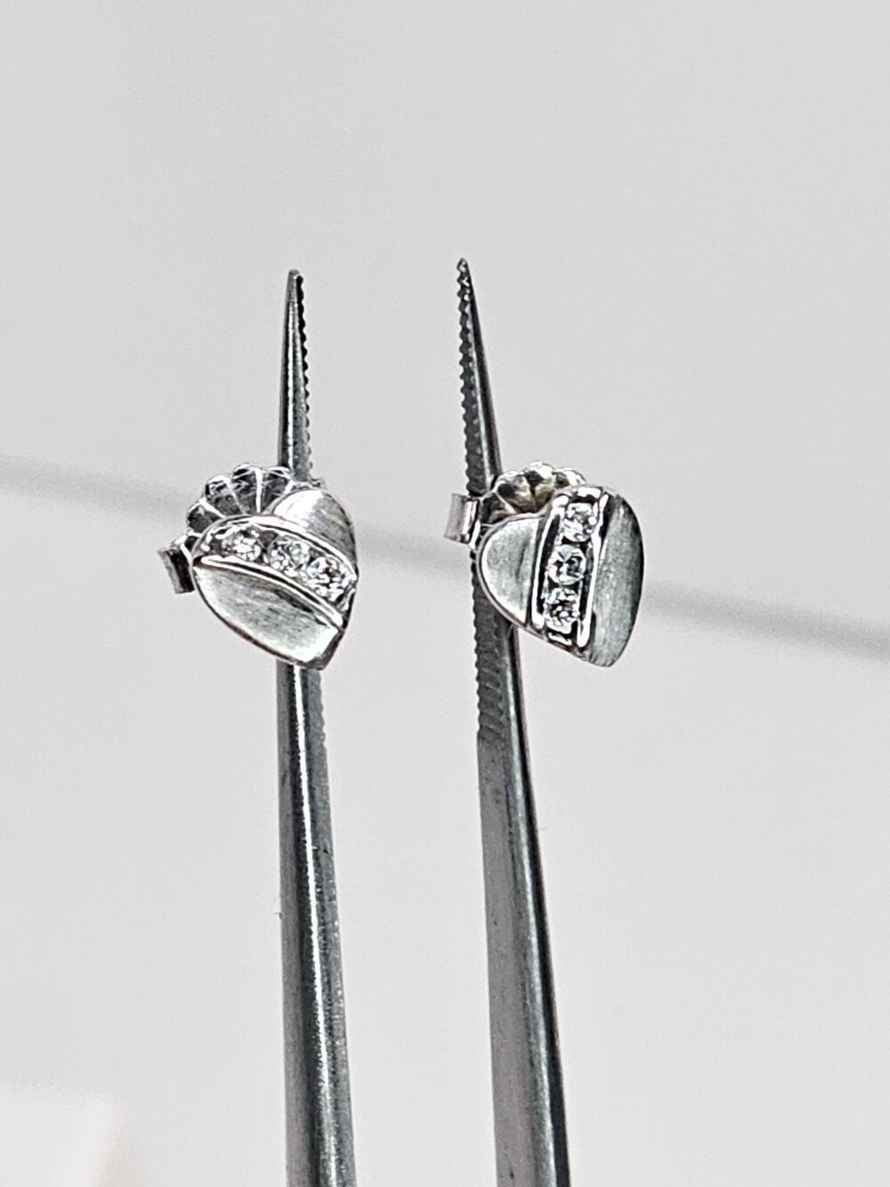 Vintage 14K White Gold Diamond Heart Stud Earrings .05 CTTW